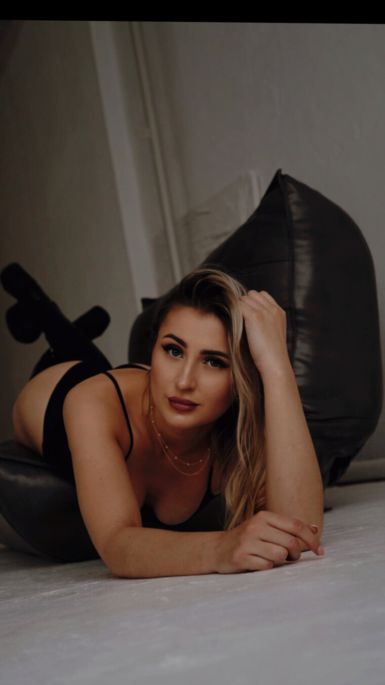 Pati🥰 cover image