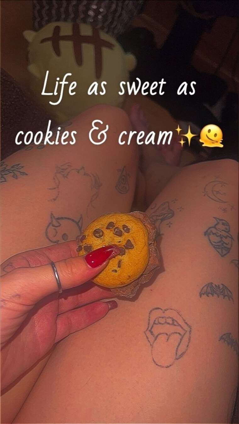 SweetpeaSiena🖤✨ cover image