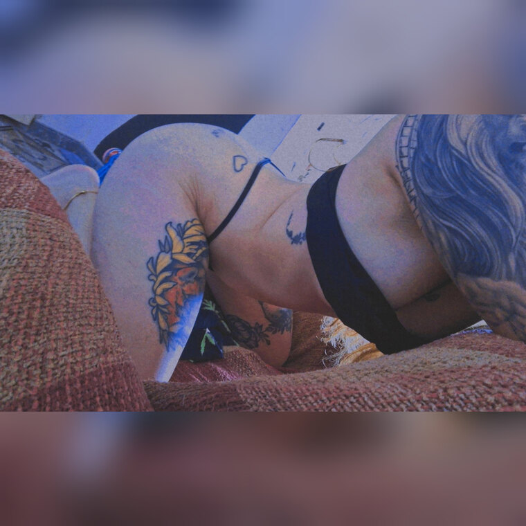 Viccky - Tattooed Redhead ๐ซฆ banner image