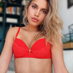 Lola 🍑 avatar