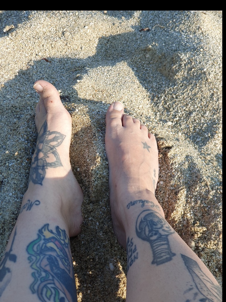 Suicide Toes 🖤 cover image