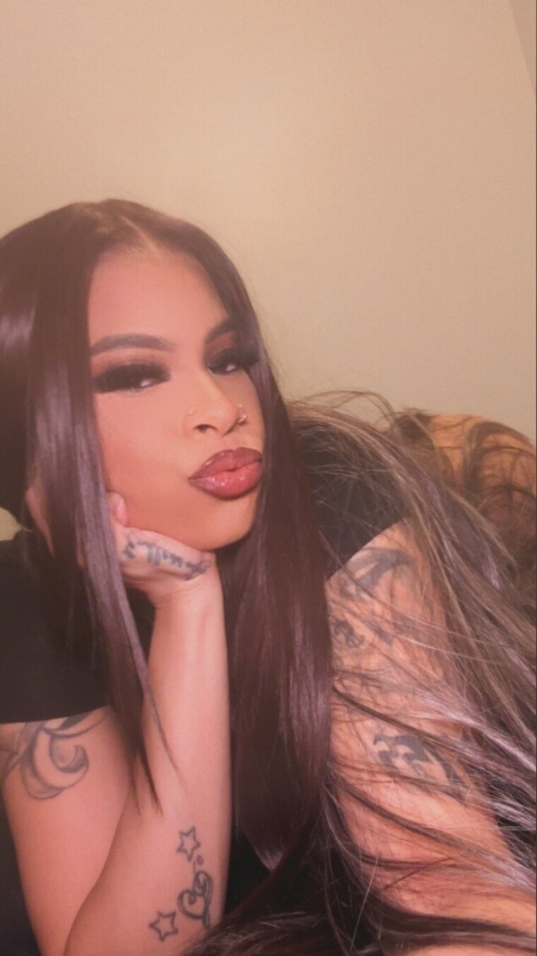 MissHennesssy😈👅💦 cover image