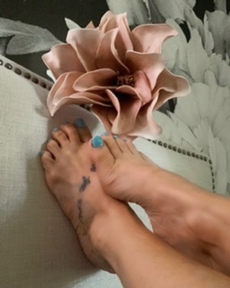 2prettyfeet cover image