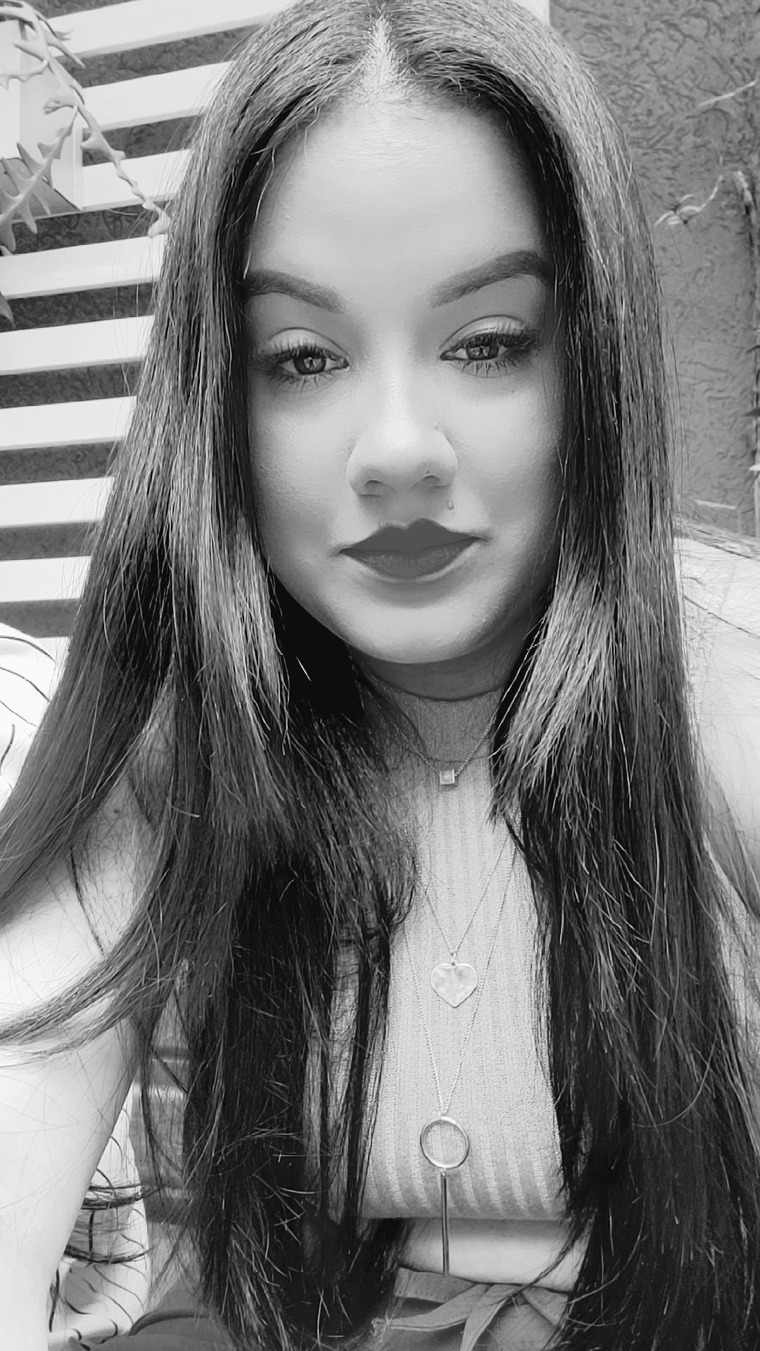 Thais Andriele cover image