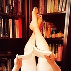 The Barefoot Bookworm avatar