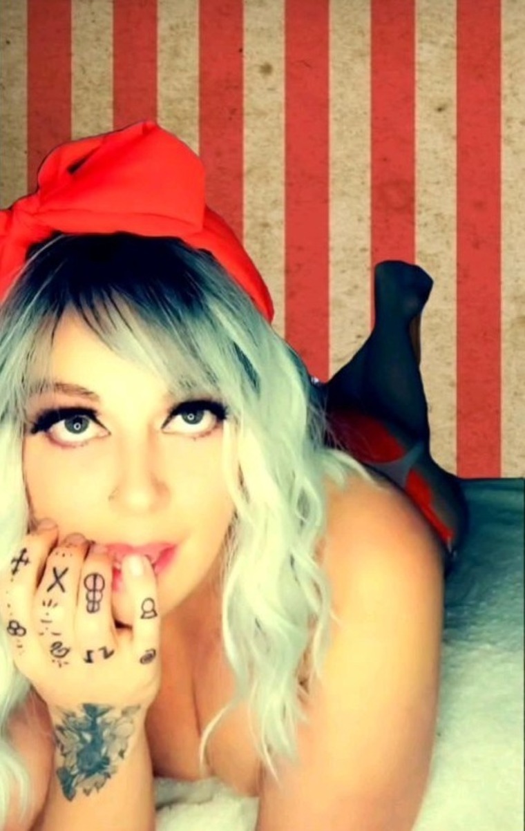 Lola PU§AY banner image