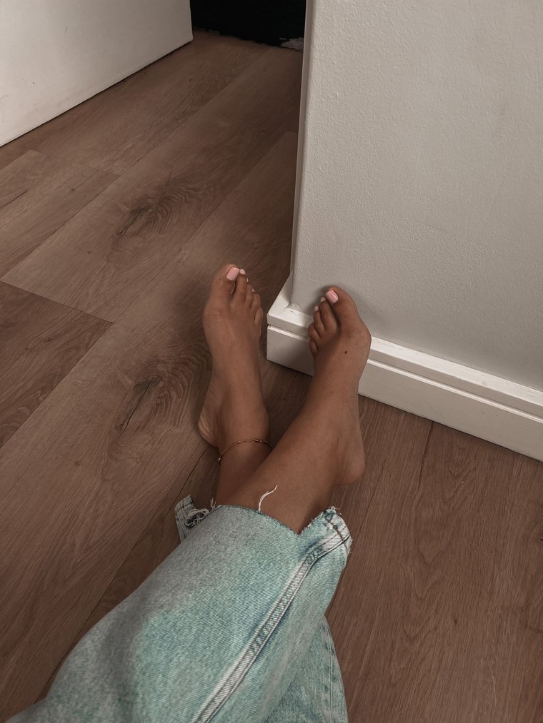 The foot Goddess cover image