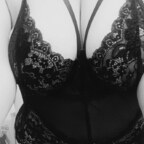 Thegirlwiththecurvesandcurls avatar
