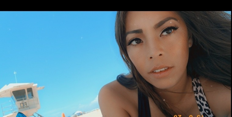 Lily Sky 🍑👄 cover image