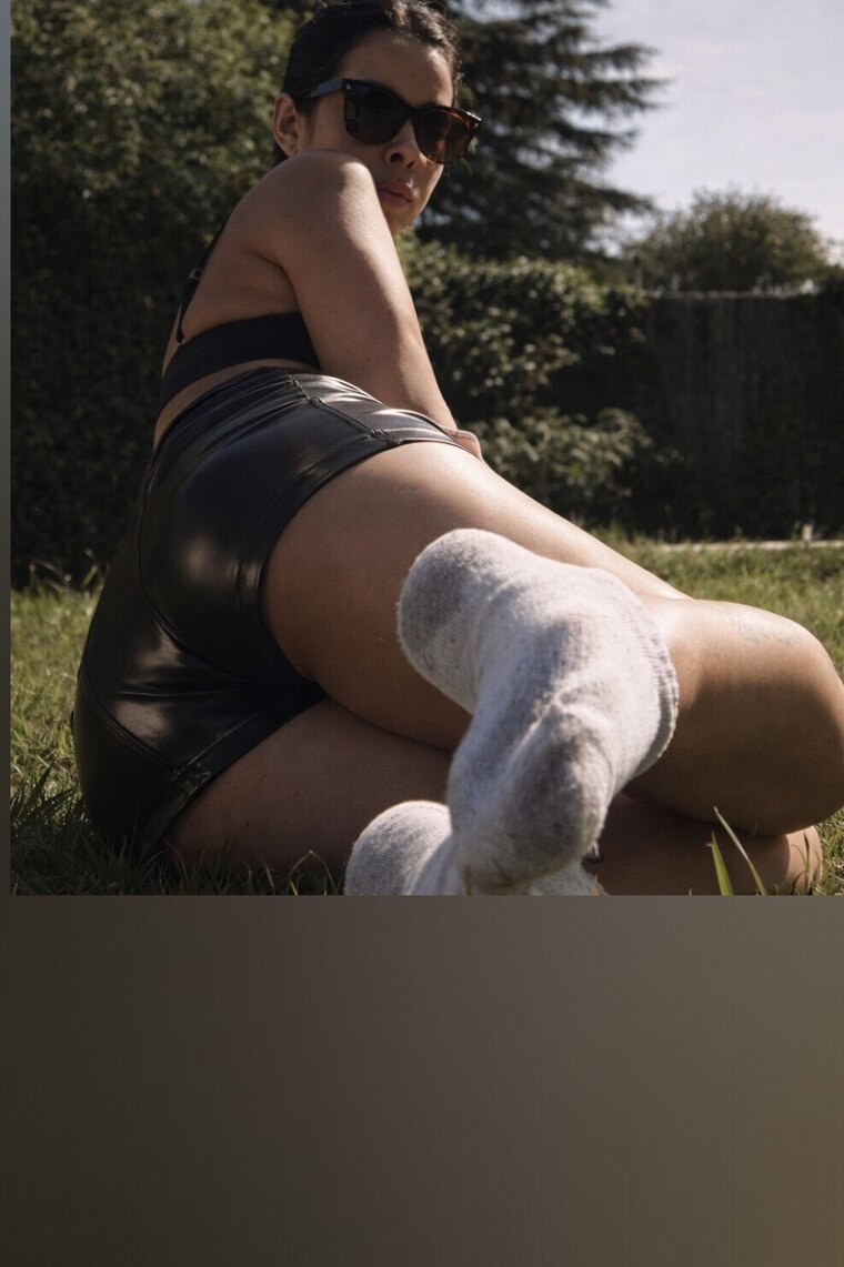 Giantess Mommy Aylen 👑 cover image