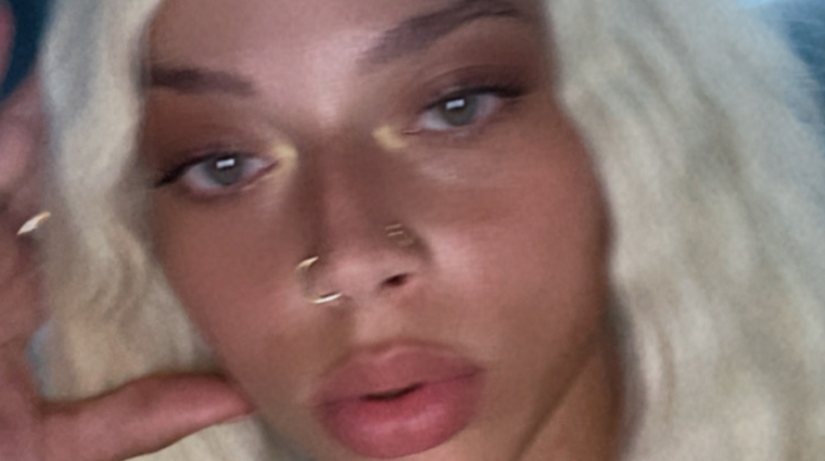 Tiny 🌹🐇 cover image