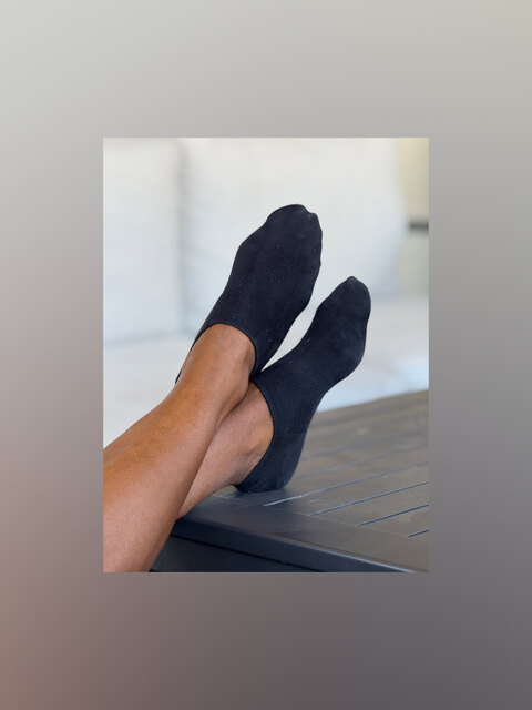 Leah 🧦 cover image