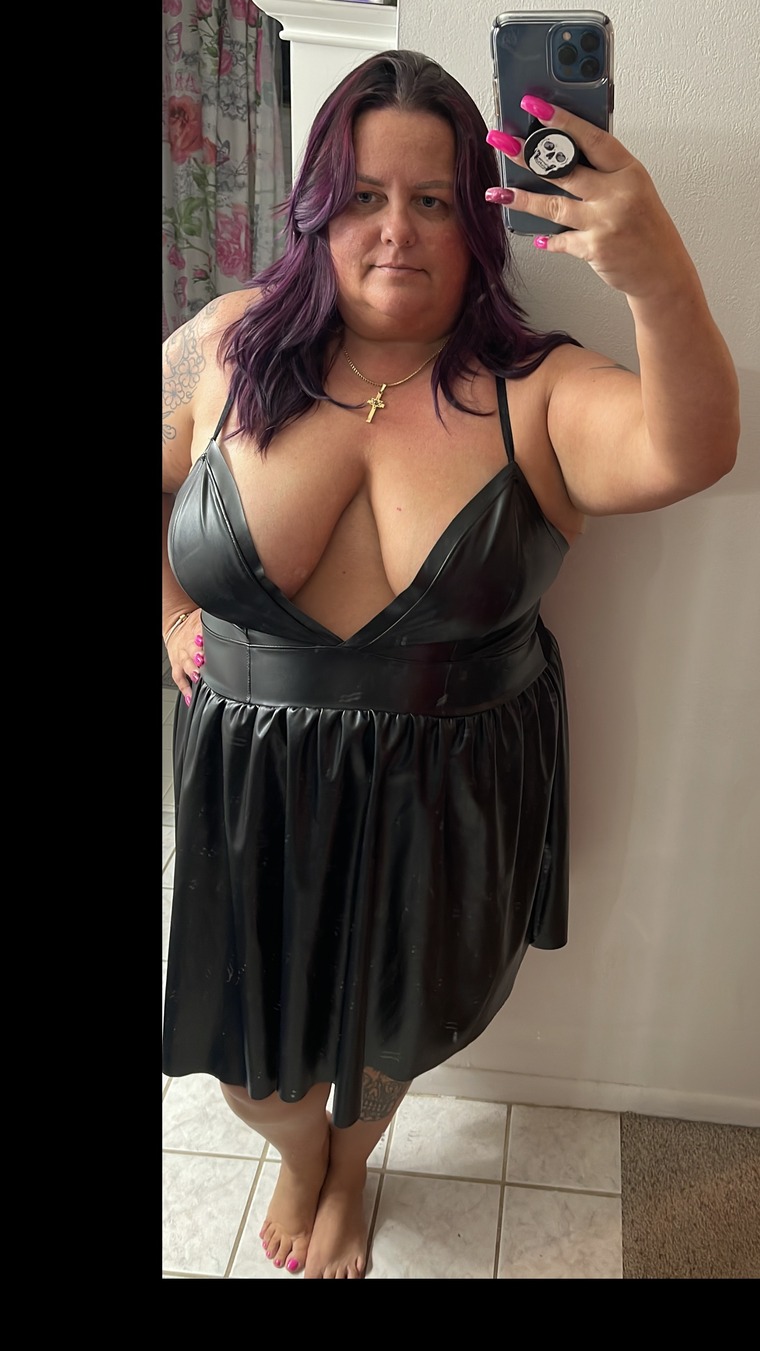 Dee cover image