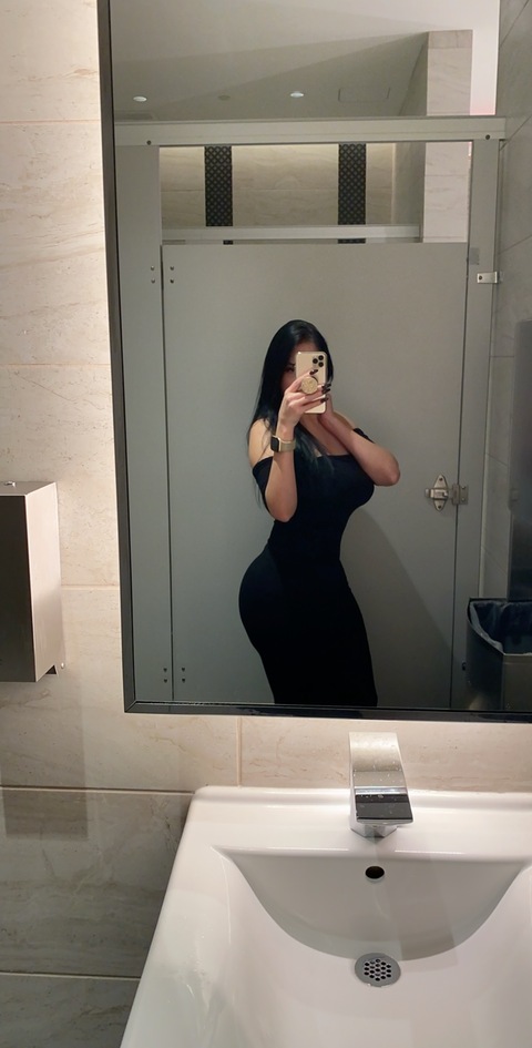 💛 ThickMami 💛 cover image