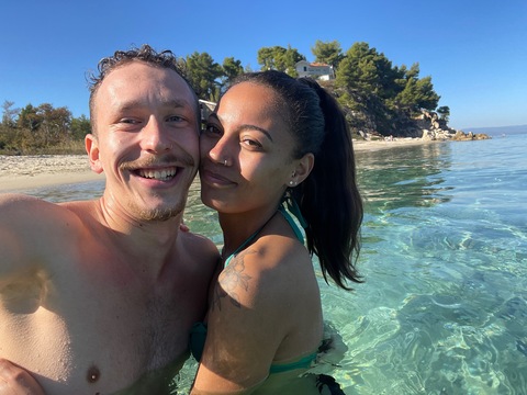 Thisisameliacouple cover image