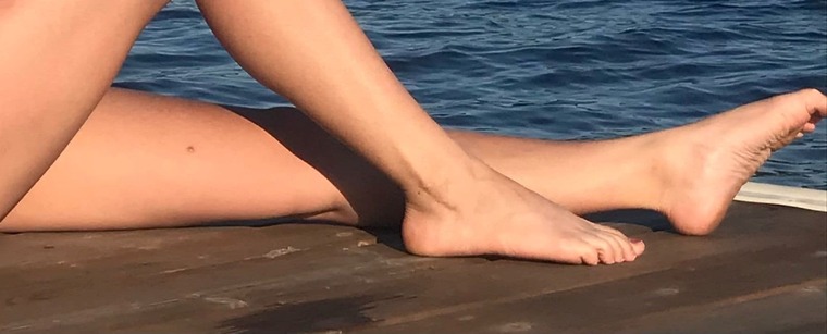 THREE BEST FEET cover image