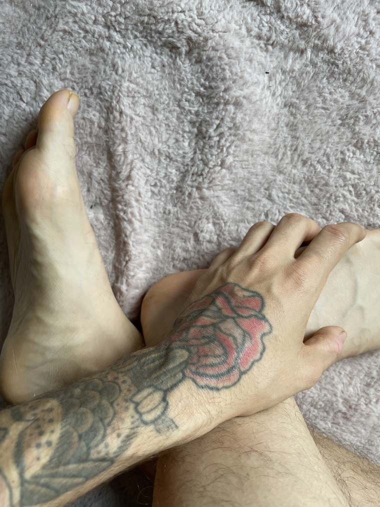 FEETuring_hands cover image