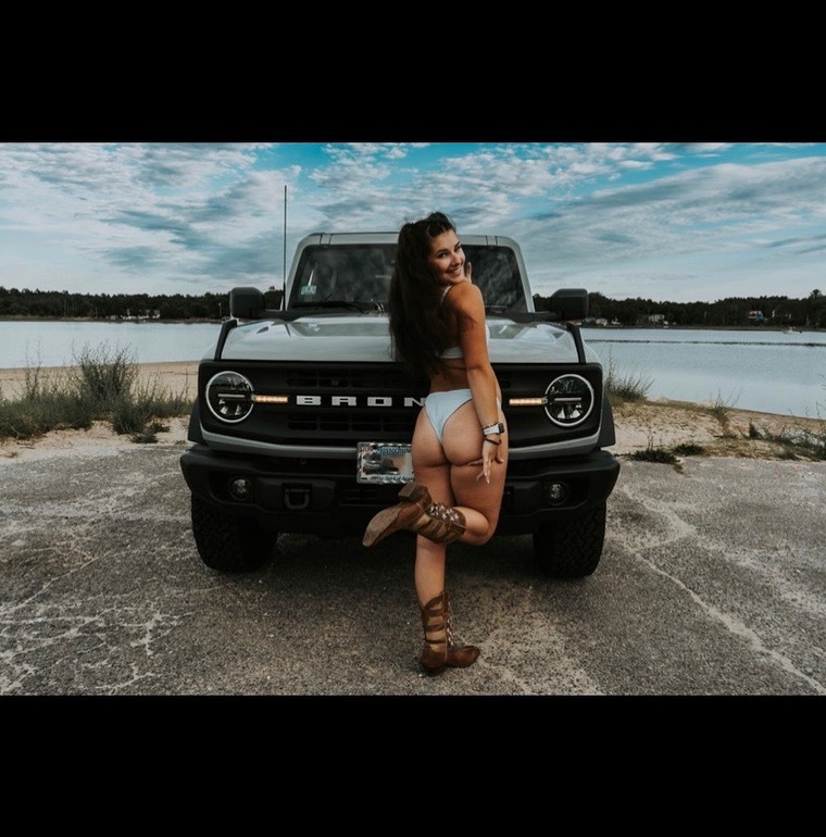 Tina ๐ซ banner image