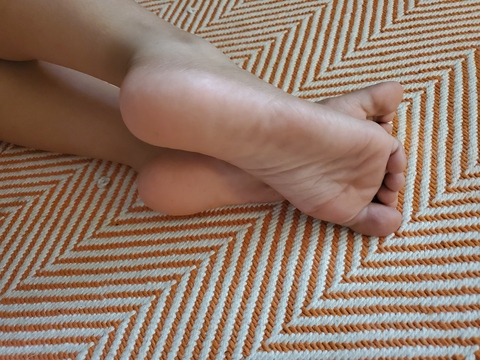 Tiny feet cover image