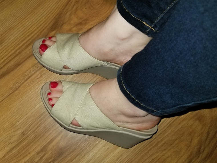 Tiny redhead feet banner image