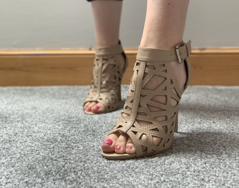 Tiny Tasty Toes cover image