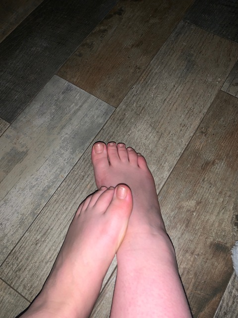 Tiny toes cover image