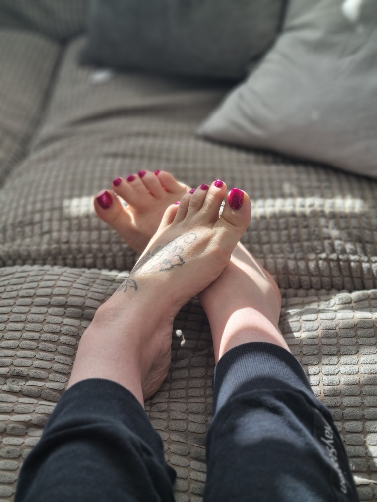 Tiny Two Toes cover image