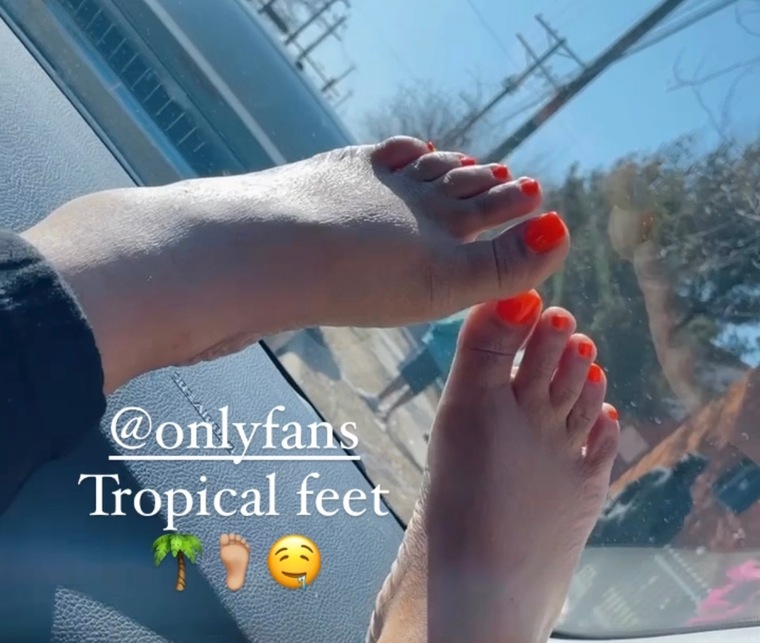 Tropical feet 🌴🦶🏼 cover image