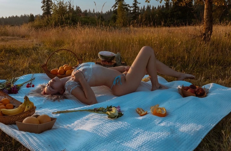 Tsizzle🍒🍑 cover image