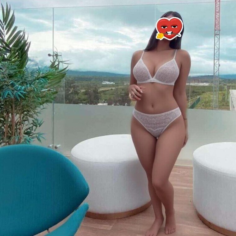 Tu Latina Favorita cover image