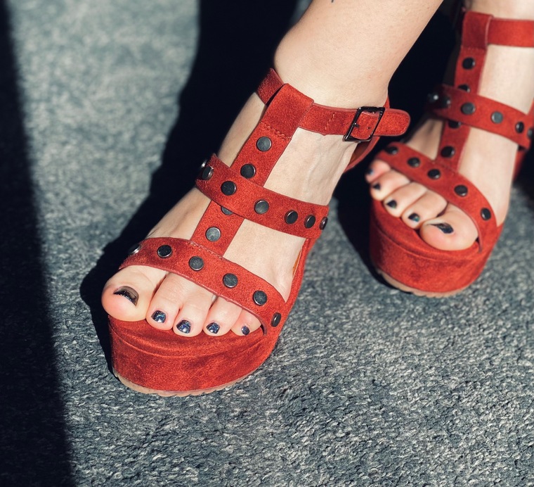 Twin Toes🦶🏻💕 cover image
