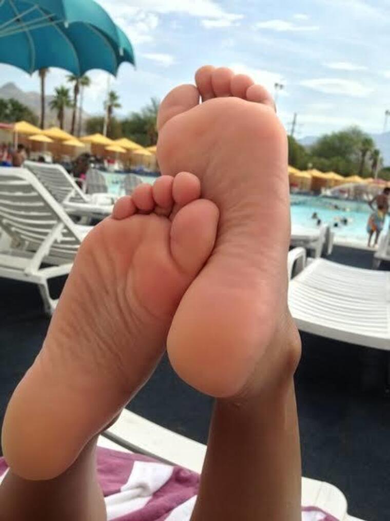 Twobrokefeet banner image
