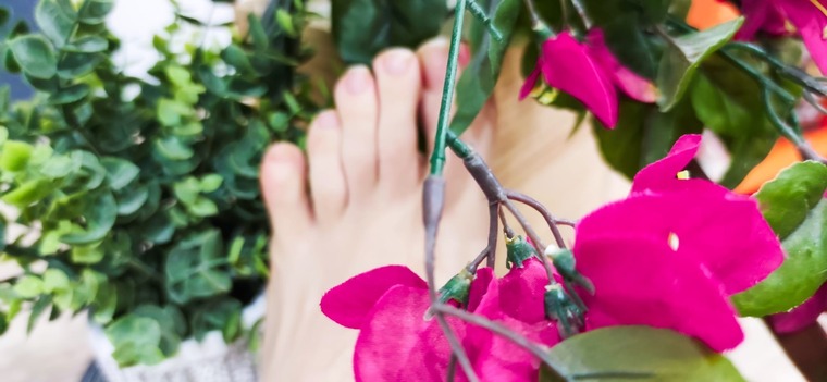 Two Feet banner image