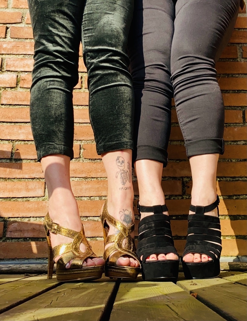 Twogirlscutefeet banner image