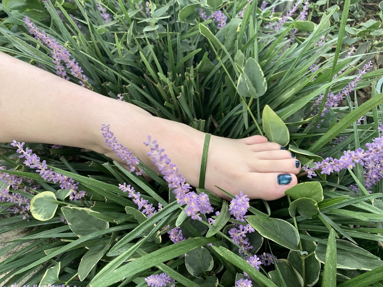 Rae's Two Left Feet cover image