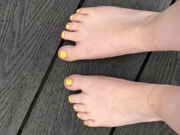 A couple of feet ugly cover image