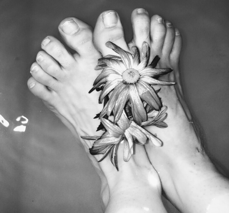 Happy Feet🖤 cover image