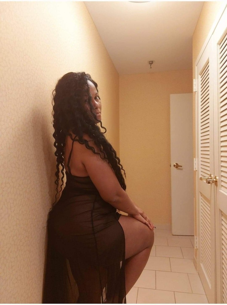 Shyla Rayne/CurvYRayNe cover image