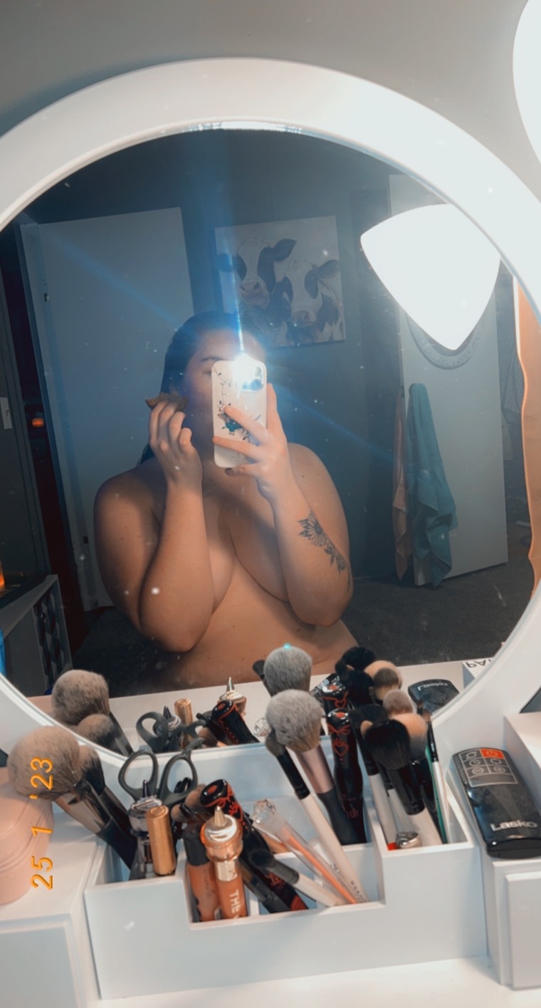 curvybabe32 cover image