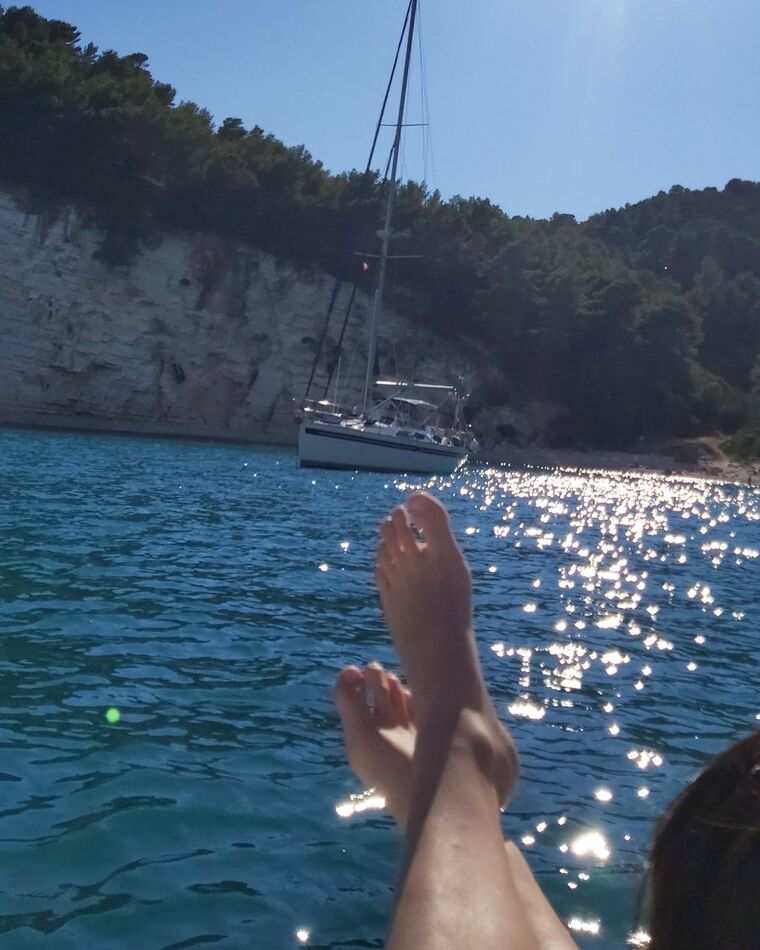 Sara's feet cover image