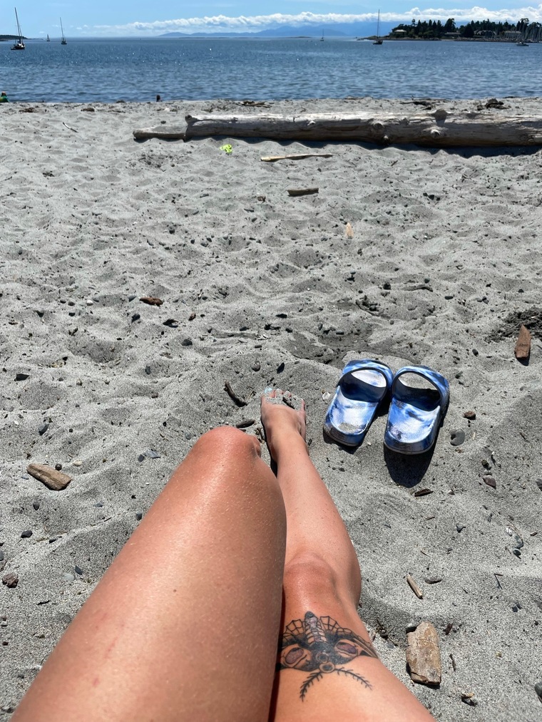 Allie N Toes banner image