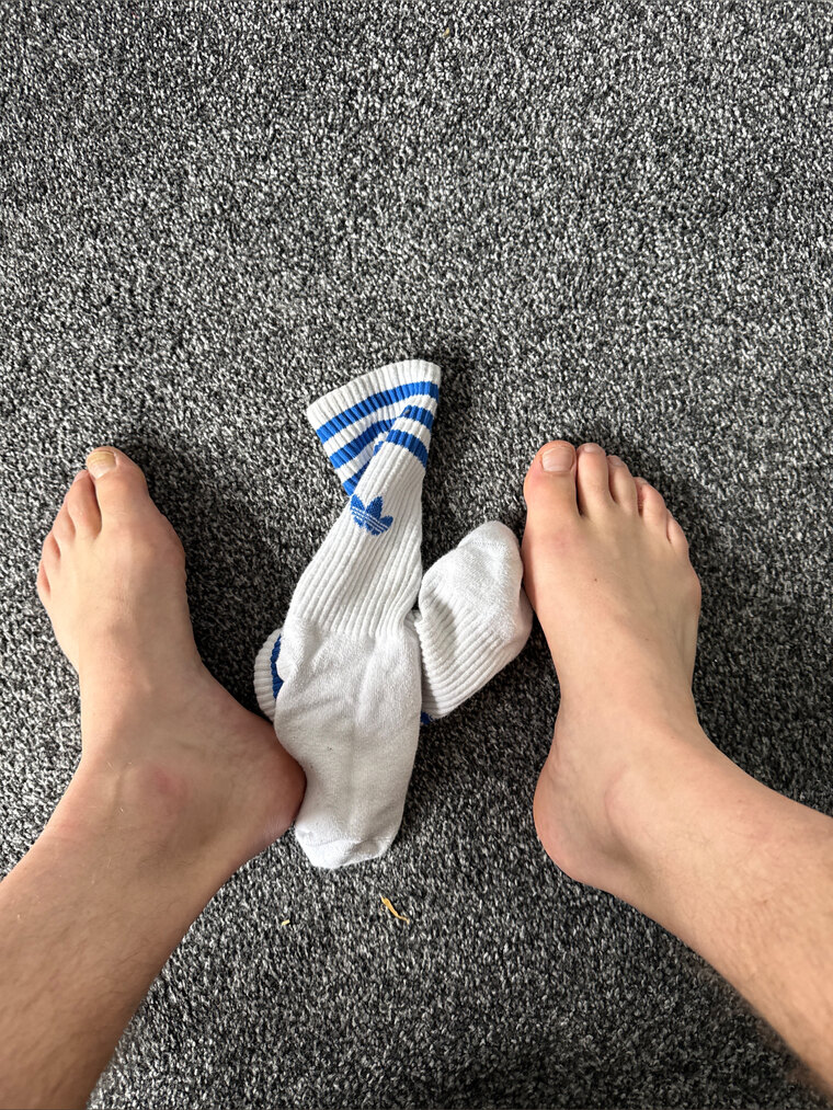 Gambit Murrys feet cover image