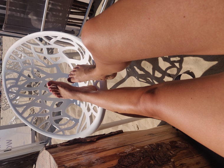 Nikky feet cover image