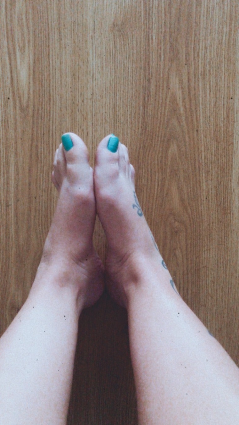 mery feet😈 cover image