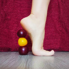 Feet and Fruit Bella 🦶🍊 avatar