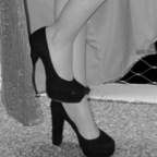 Play with my sexy feet avatar