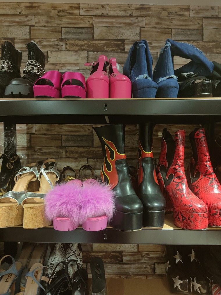 Hanlovesshoes cover image