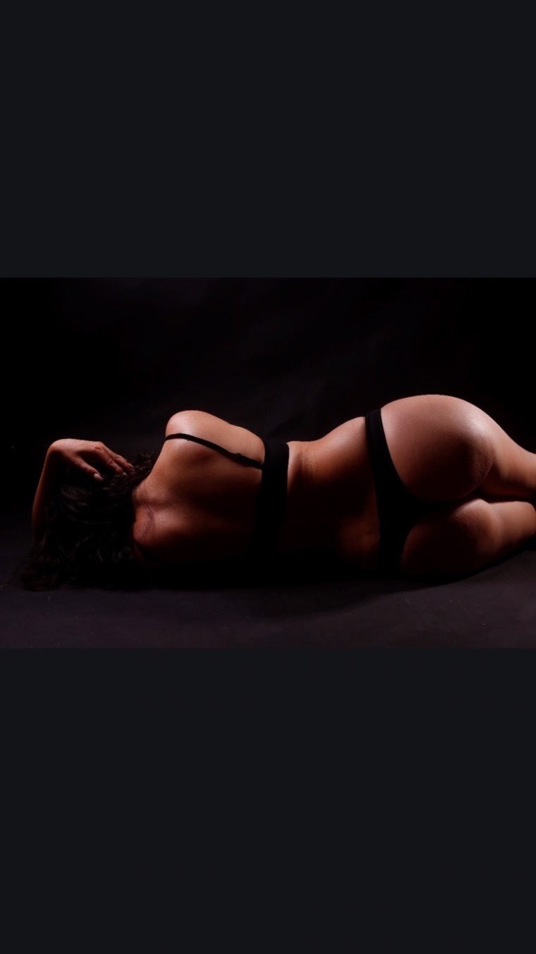 feet.queen.yve banner image