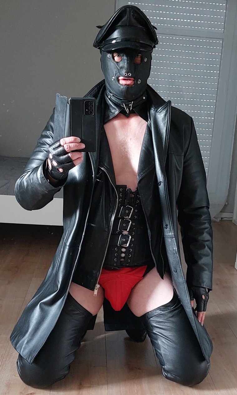 Leatherslave banner image