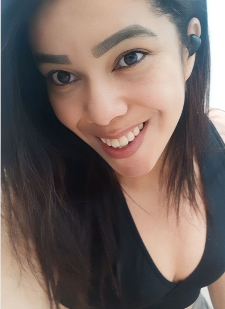 Thais Costa banner image